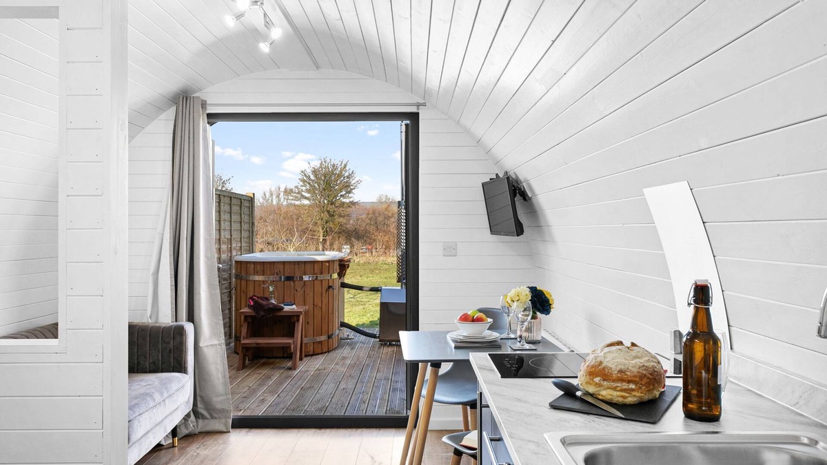Wells Cabin | A chalet that sleeps 2 guests in 1 bedroom