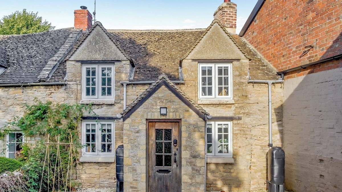 Milton-under-Wychwood Cottage | A charming and characterful Cotswold cottage in the heart of a quaint village.