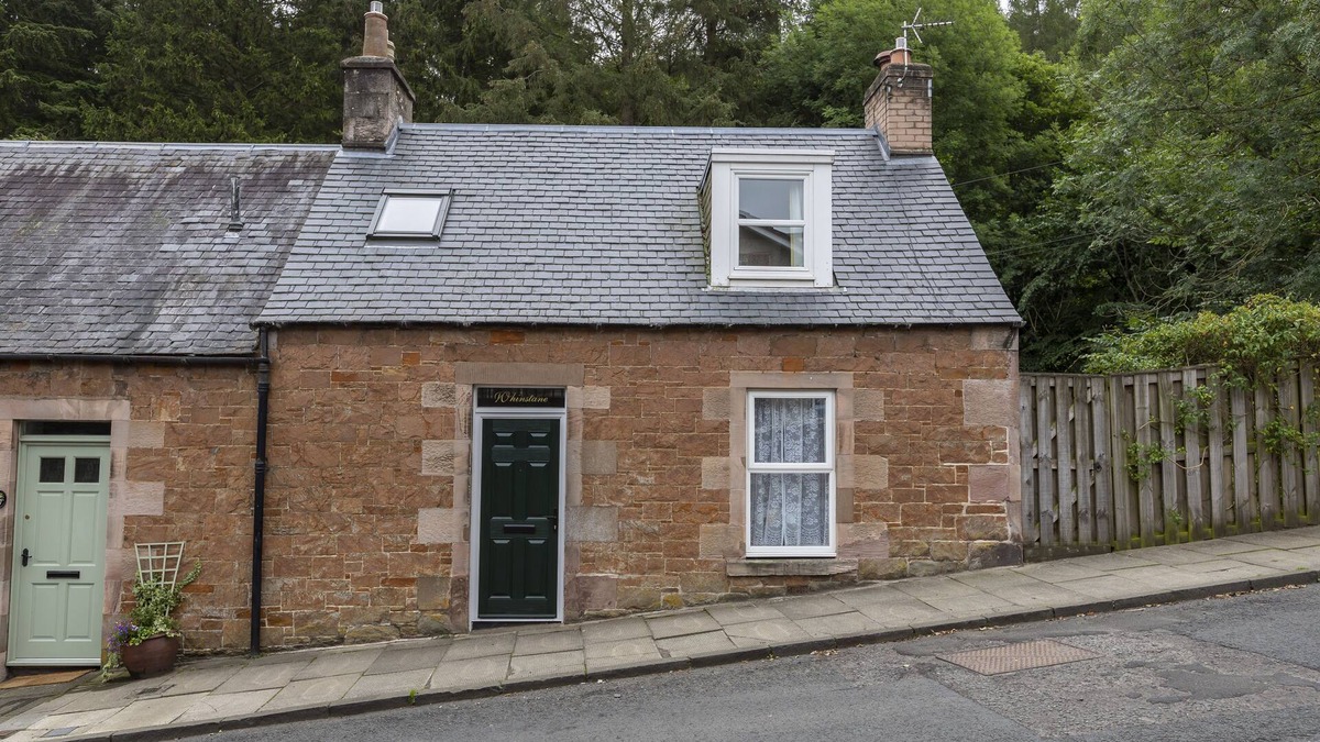 Gattonside Cottage | A charming 2 bed cottage in the heart of the popular borders village of Melrose.