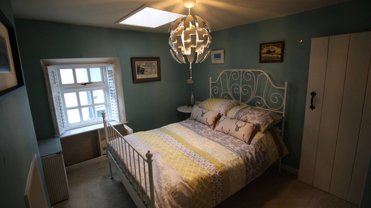 Crickhowell House | A charming and cosy cottage, centrally located on Bridge Street.