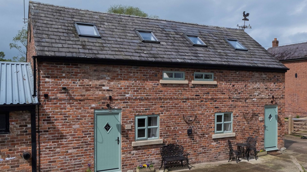 Goostrey Apartment | A charming and peaceful, newly renovated barn conversion, located in a beautiful corner of Cheshire;