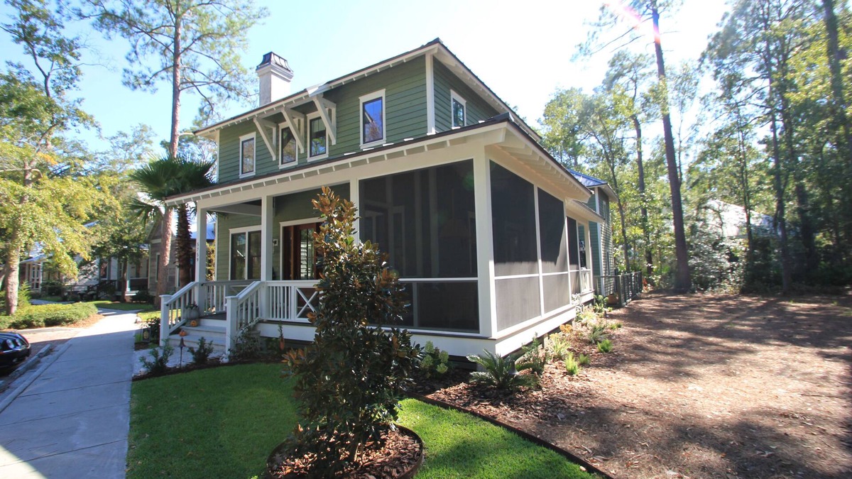 Olde Town House | A Charming Carriage House Apartment in Stock Farm in Old Town Bluffton