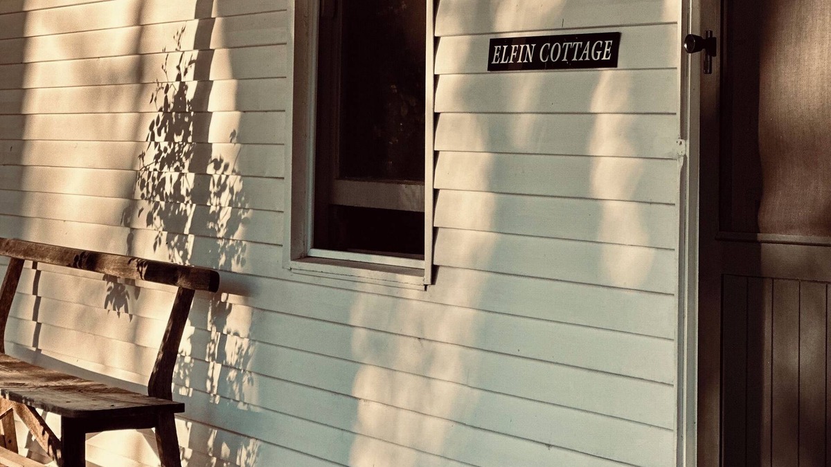 Melville Forest Cottage | A charming cottage with picturesque rural views over surrounding rural farm land