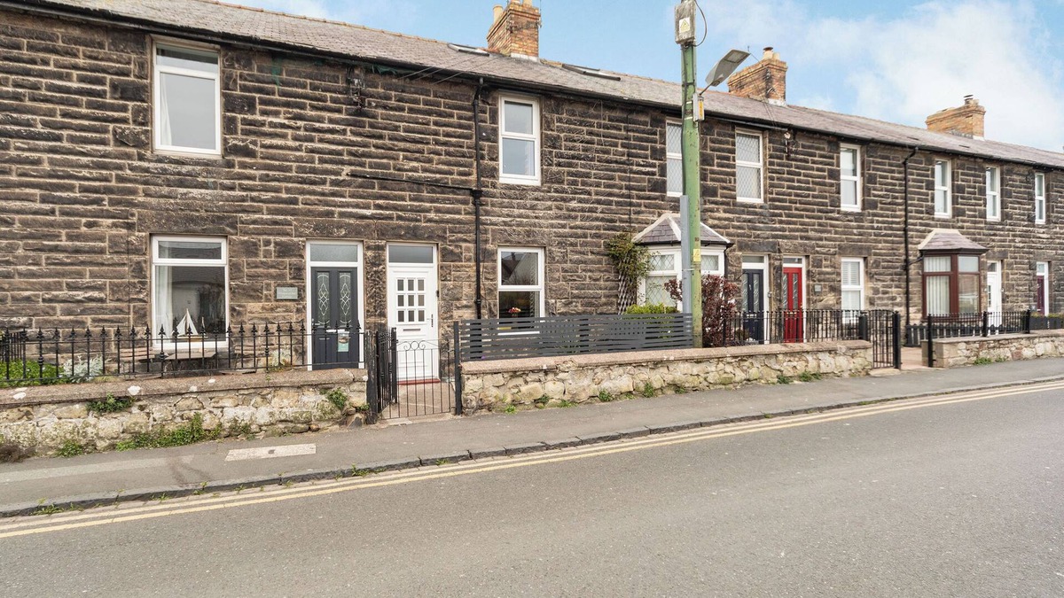 Seahouses Cottage | A charming cottage resting in the popular fishing village of Seahouses.