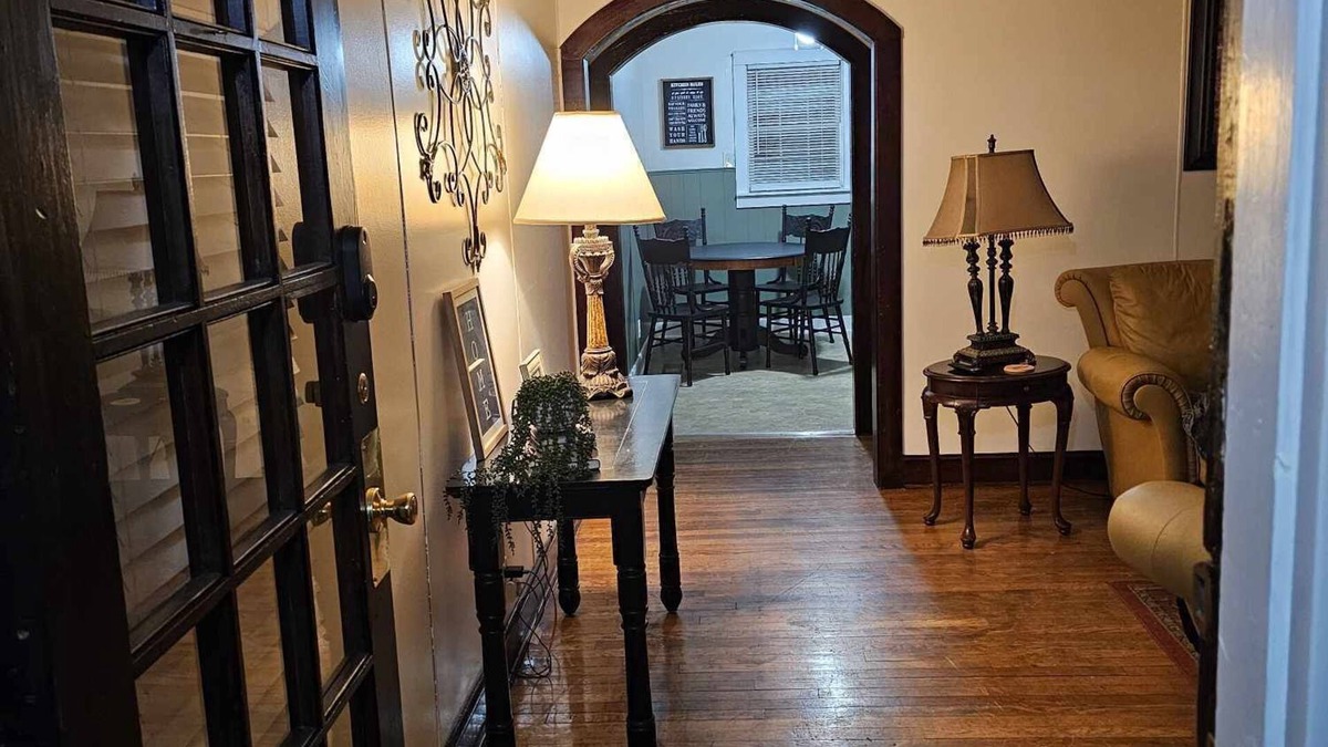 Greeneville Cottage | A Charming Craftsman's Cottage that is 5 minute walk from downtown Greeneville.