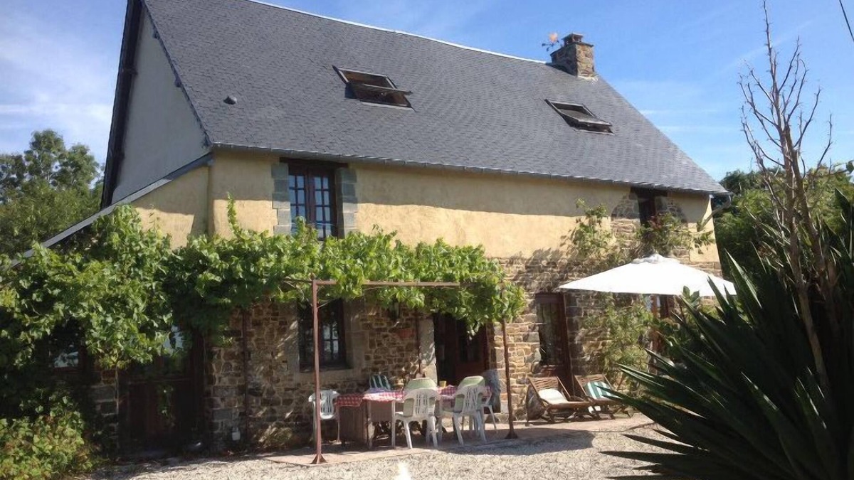 Saint-Denis-le-Gast House | A charming, traditional cottage in Normandy