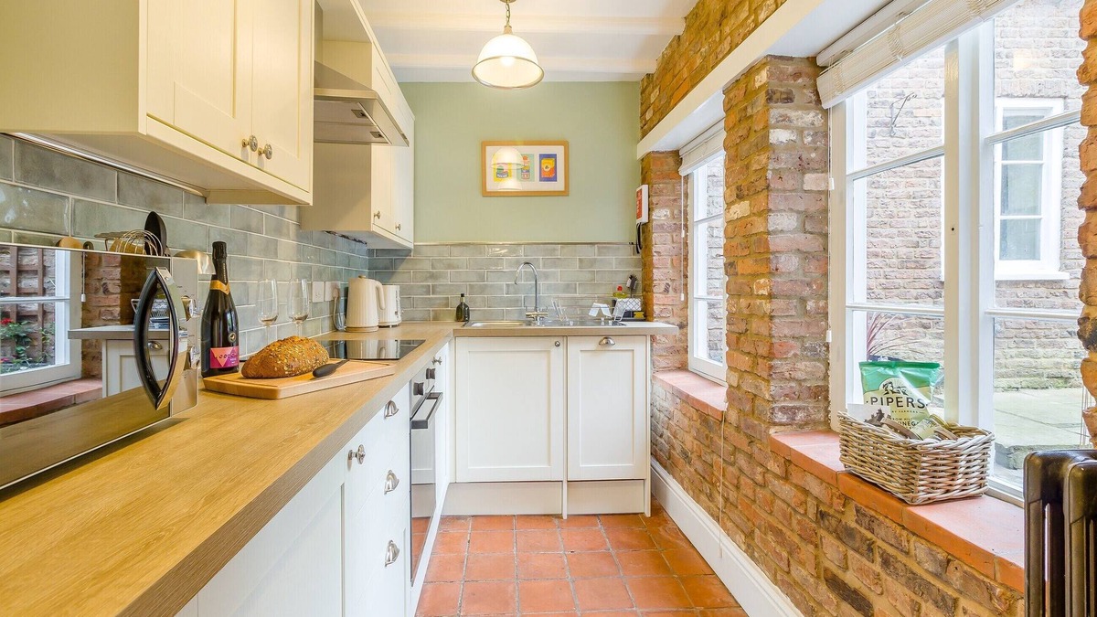 Barrow upon Humber Cottage | A charming, thoughtfully renovated cottage within the 17th century Papist Hall.