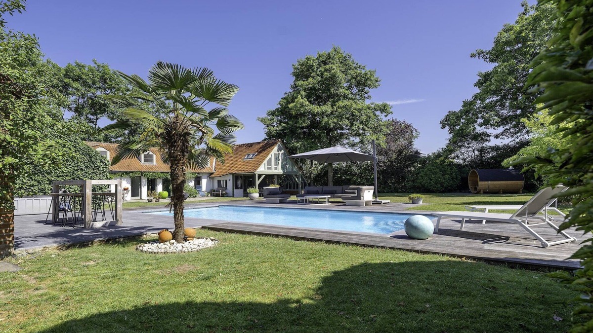 Bellegem House | A charming holiday home with a swimming pool.