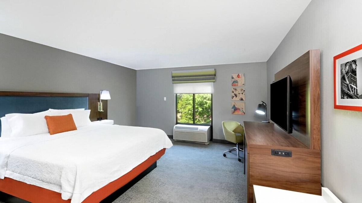 Opelika House | A Charming King Bed! With Free Breakfast