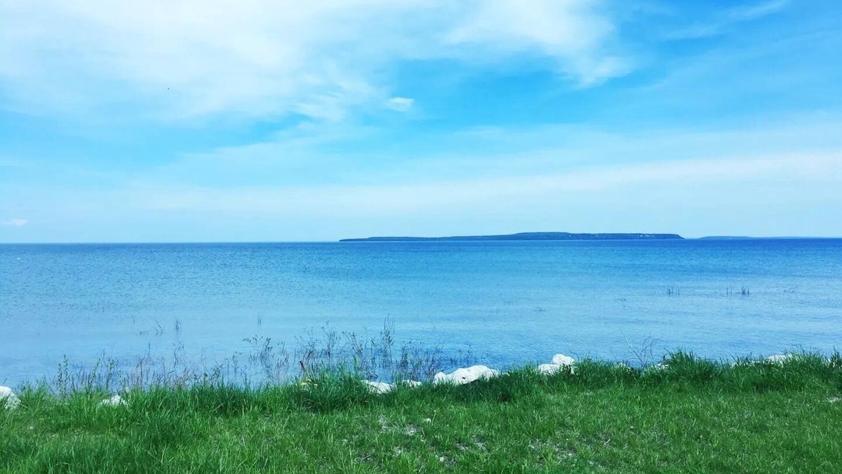 St Ignace Apartment | A charming loft-style studio on the shore of Lake Huron