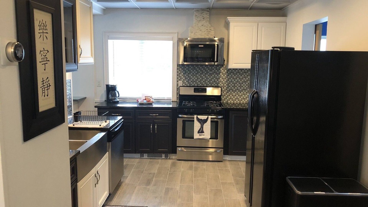 Stoneham Condo | A charming modern suburban 3 bedroom condo close to Boston
