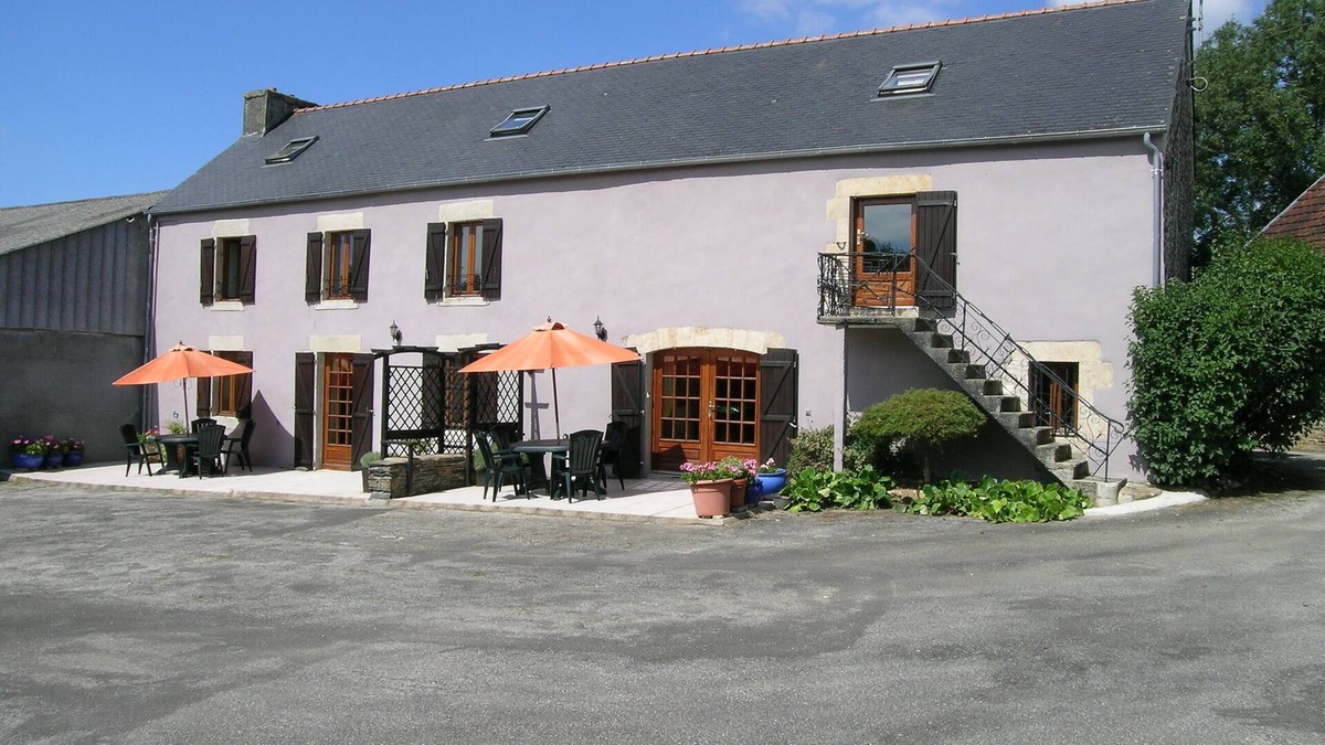 Saint-Coulitz House | A Charming old farmstead situated in an idyllic rural setting , o