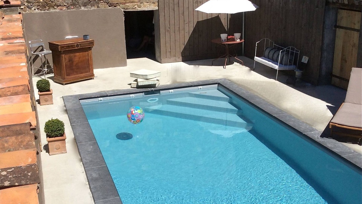 Cholet Apartment | A charming property 30 pers. countryside swimming pool horses pond forest in Cholet !