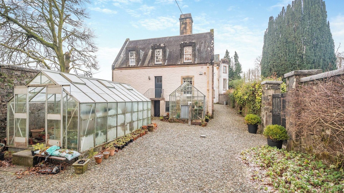 Strachur Cottage | A charming semi detached property in the small village of Strachur.