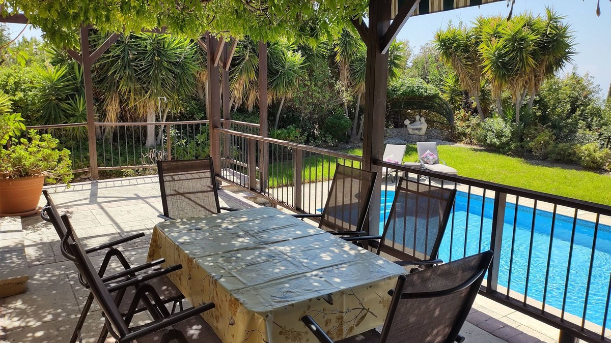 Tala Villa | A charming villa set in beautiful gardens with sea & mountain views