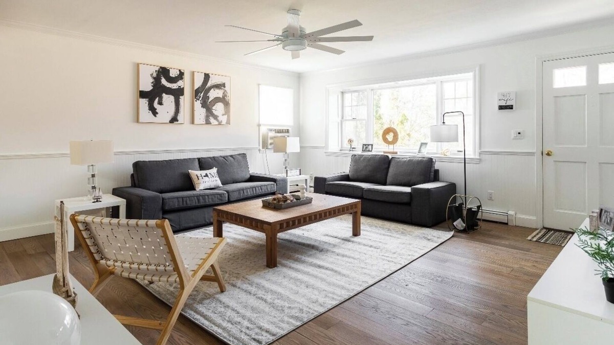 Springs House | A chic and impeccable newly renovated beach house!