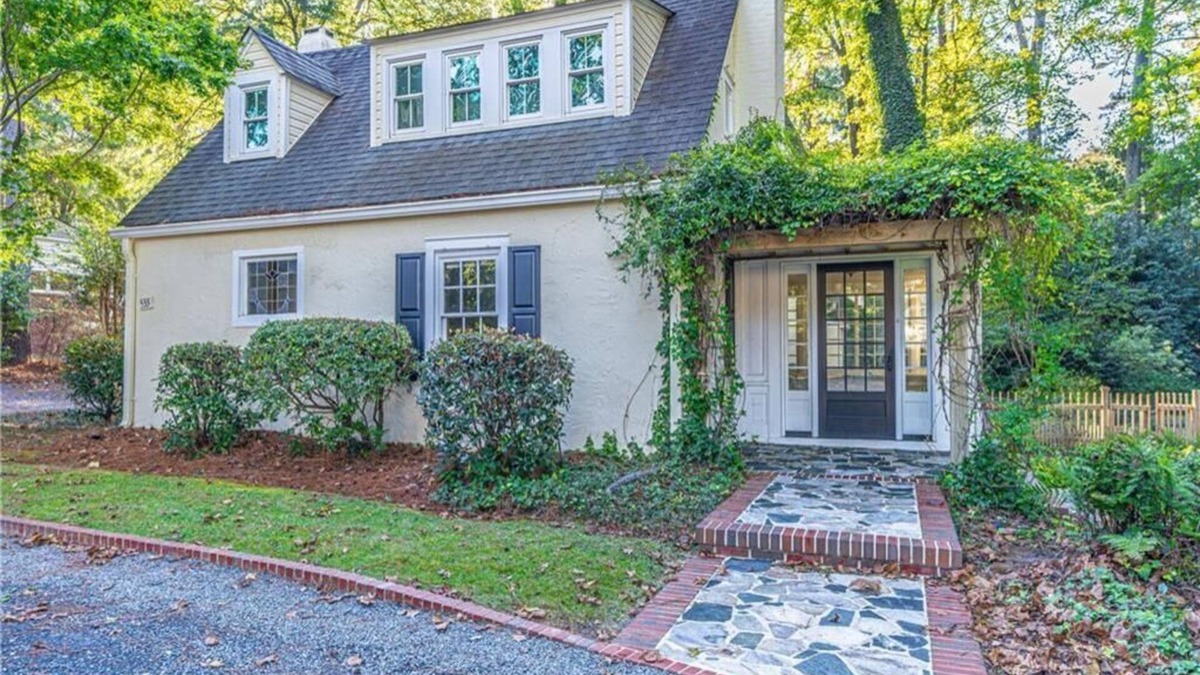 Southern Pines House | A Cinderella Story -Downtown Southern Pines
