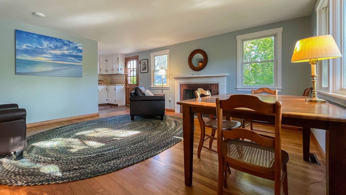 Harwich Port Cottage | A classic and sweet Cape Cod getaway with full A/C!