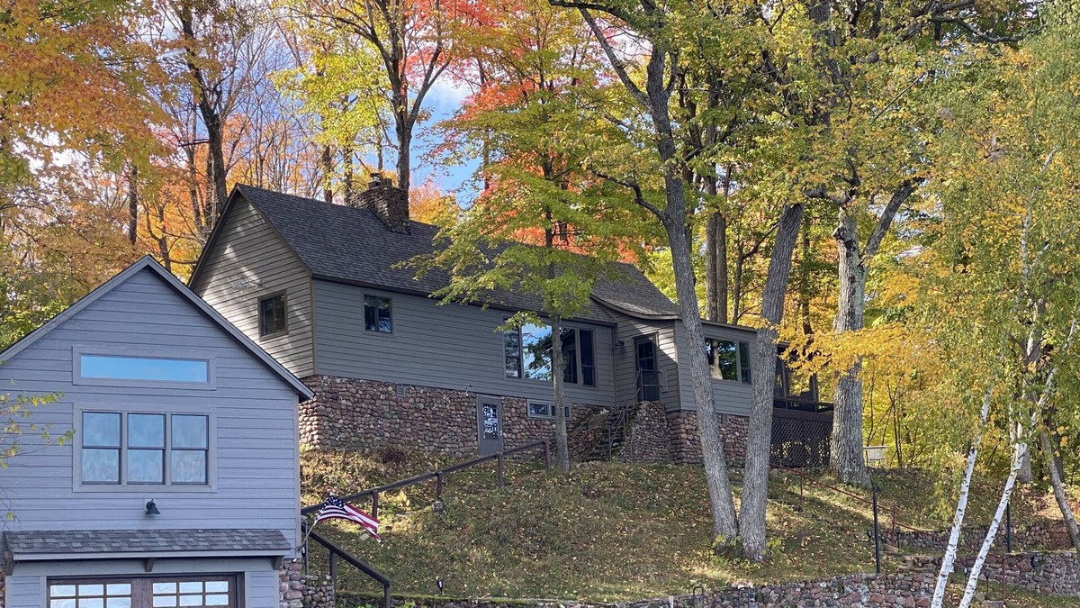 New Auburn House | A classic cabin on Lower Long Lake