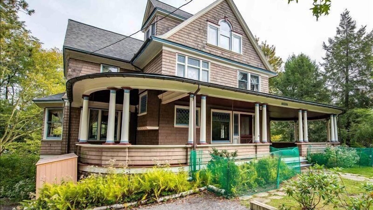 Eagles Mere Cottage | A classic "Fitch" Cottage just a short stroll from the town in Eagles Mere