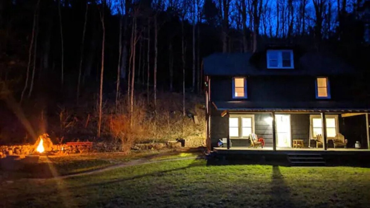Jewett Center House | A Clean and Simple Retreat