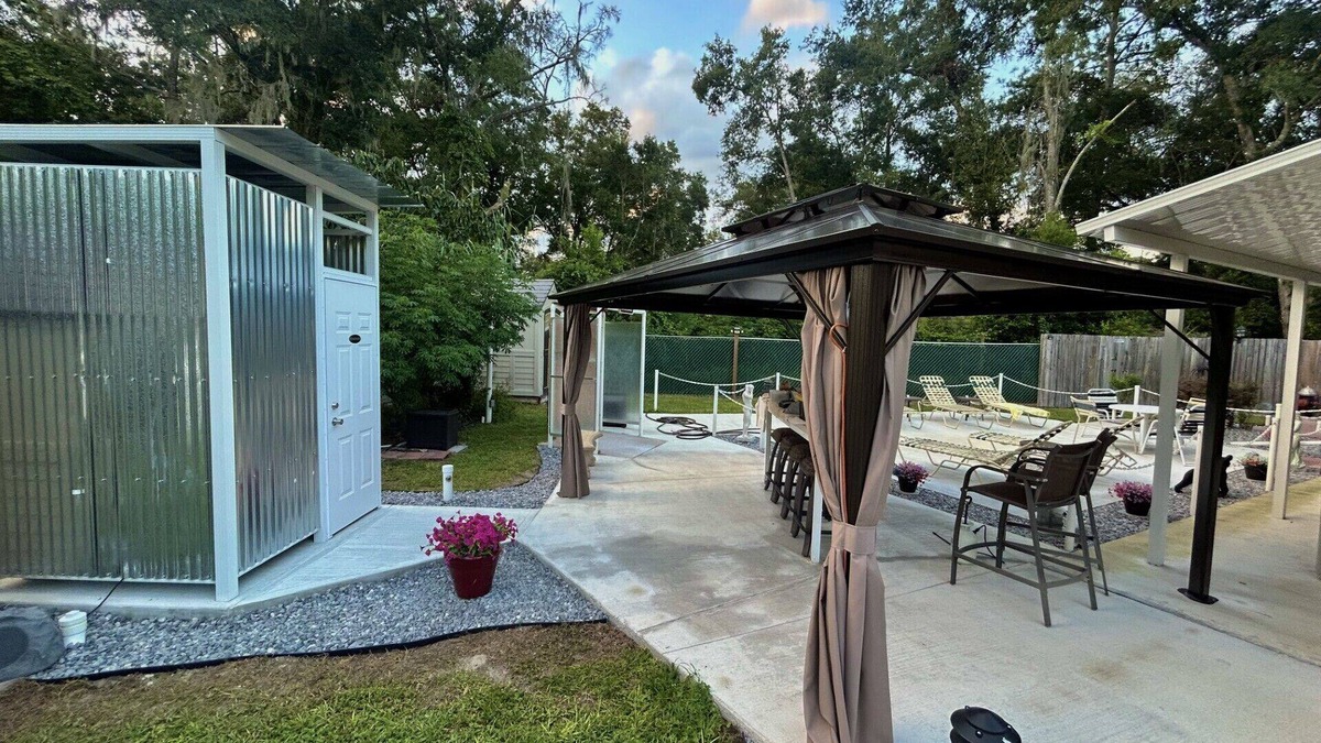 Fellowship House | A Clothing Optional Clothes Free Tent Site Oasis WEC 5 Mile Away T