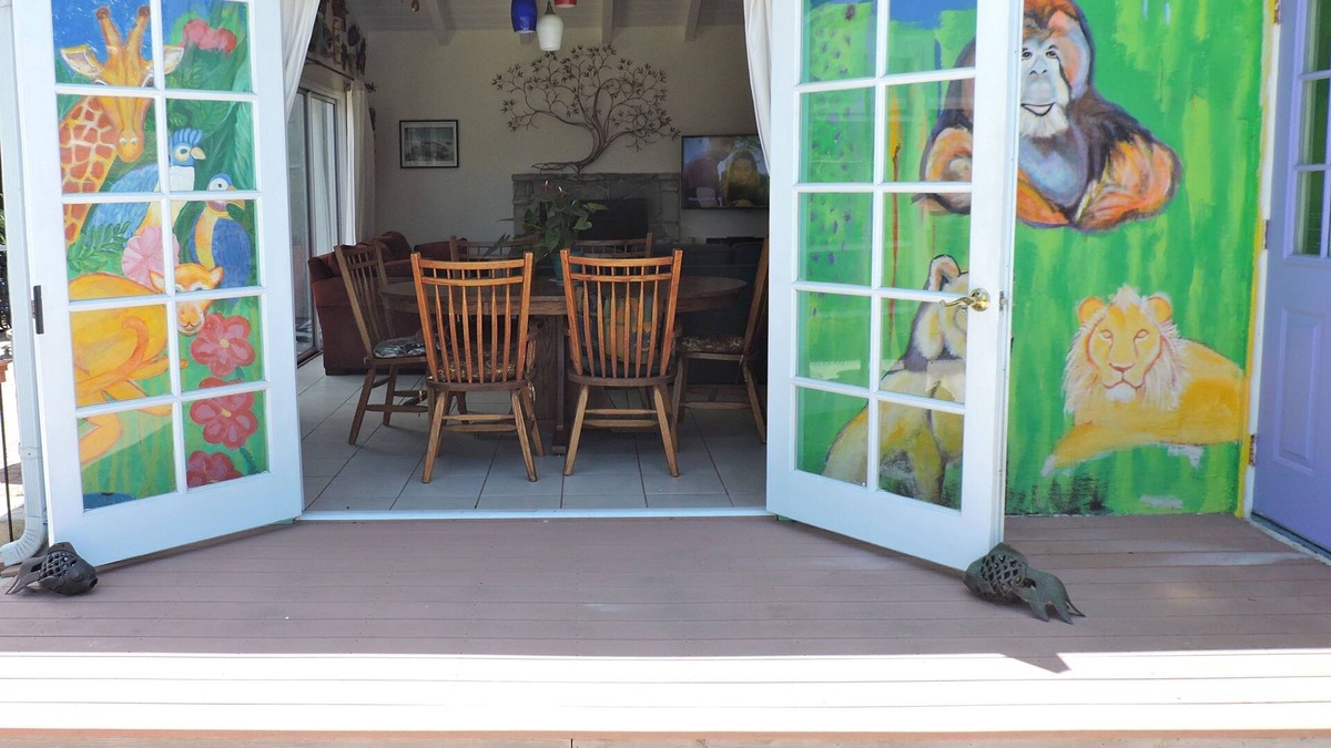 North Redondo House | A Colorful Bungalow For L.A. Adventure, Close To The Beaches & Freeway