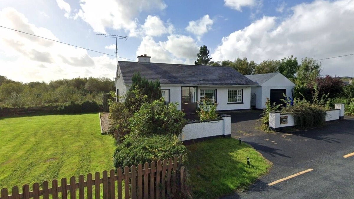 Donegal House | A comfortable bungalow within easy walking distance of Donegal Town.