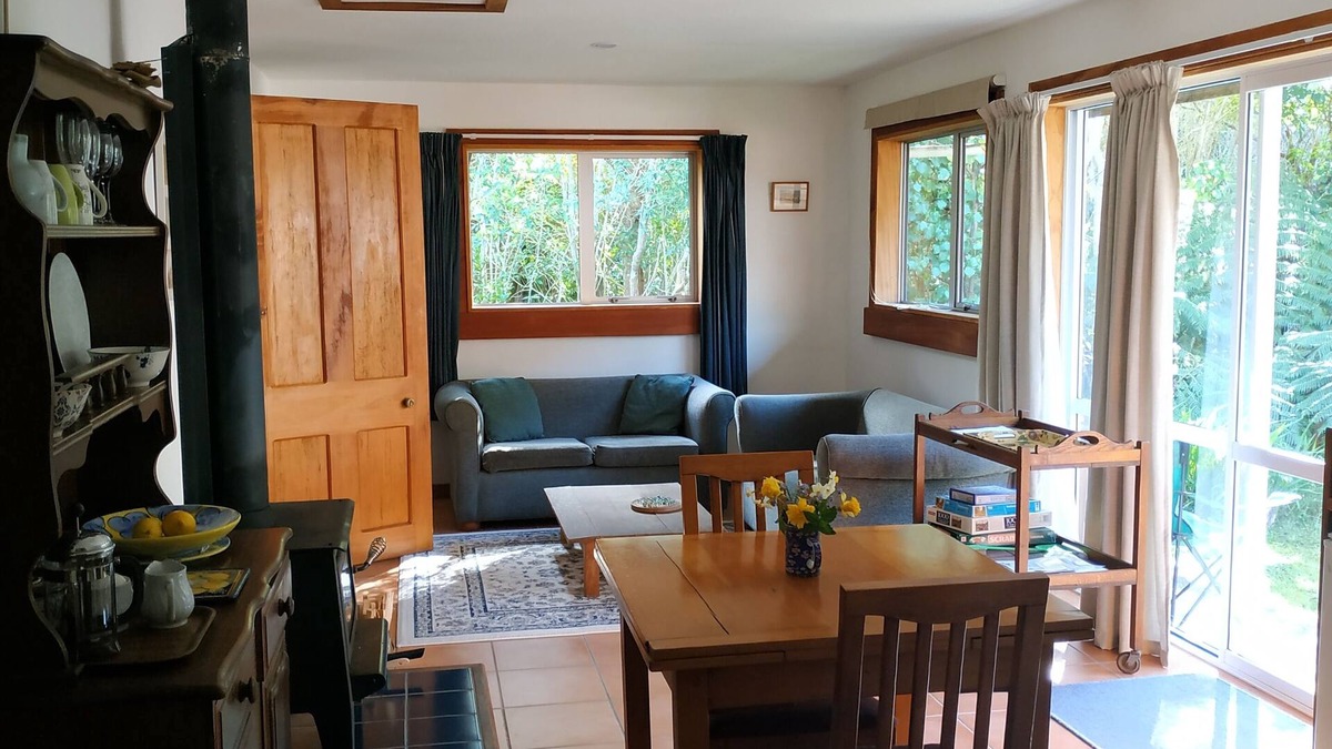 Golden Bay Apartment | A comfortable, private, country apartment. 300mts walk to safe sandy beach.