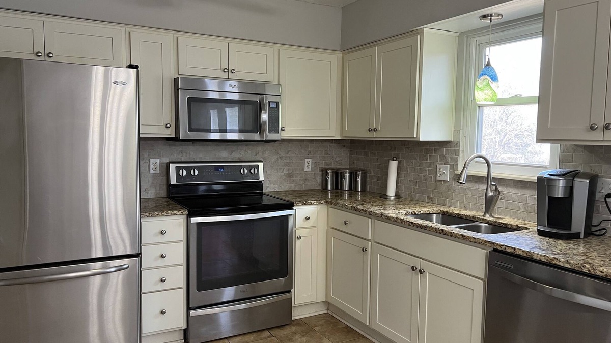 Lee's Summit House | A comfortable quiet place