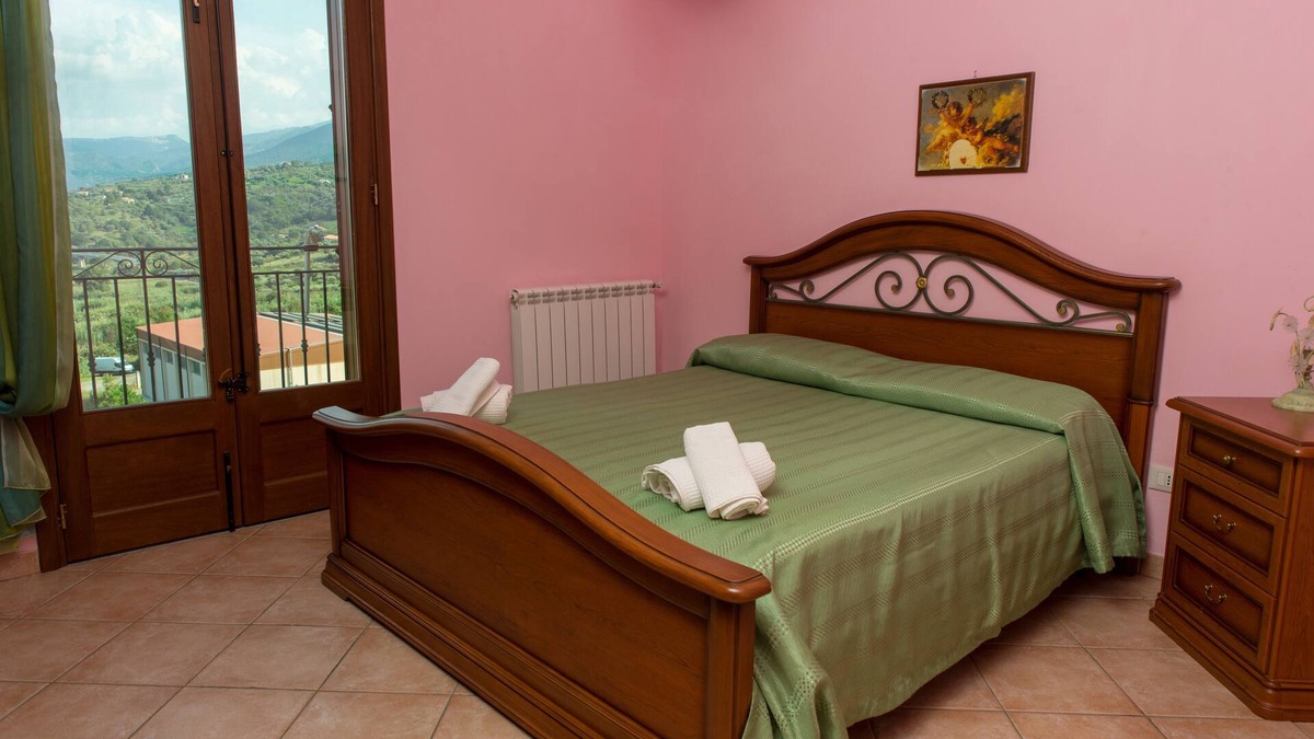 Castelbuono Apartment | A comfortable, relaxant atmosphere that overlooks the park of the Madonie