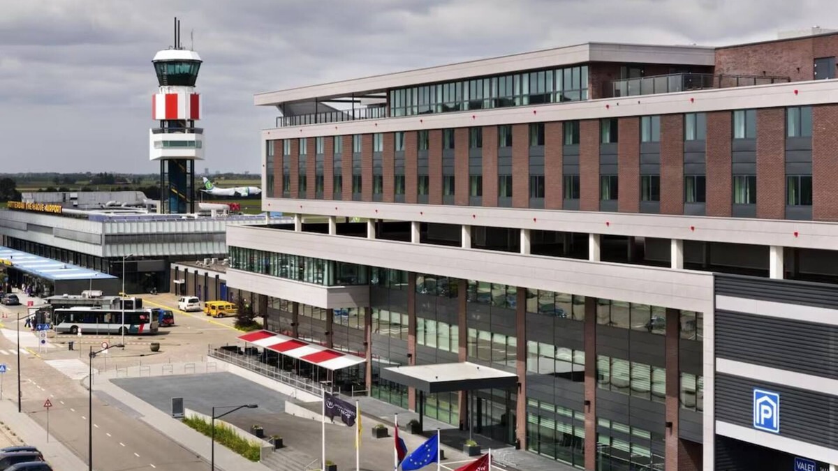 Zestienhoven Hotel | A Comfortable Stay a Short Walk from the Terminal! Onsite Dining! Rooftop Bar