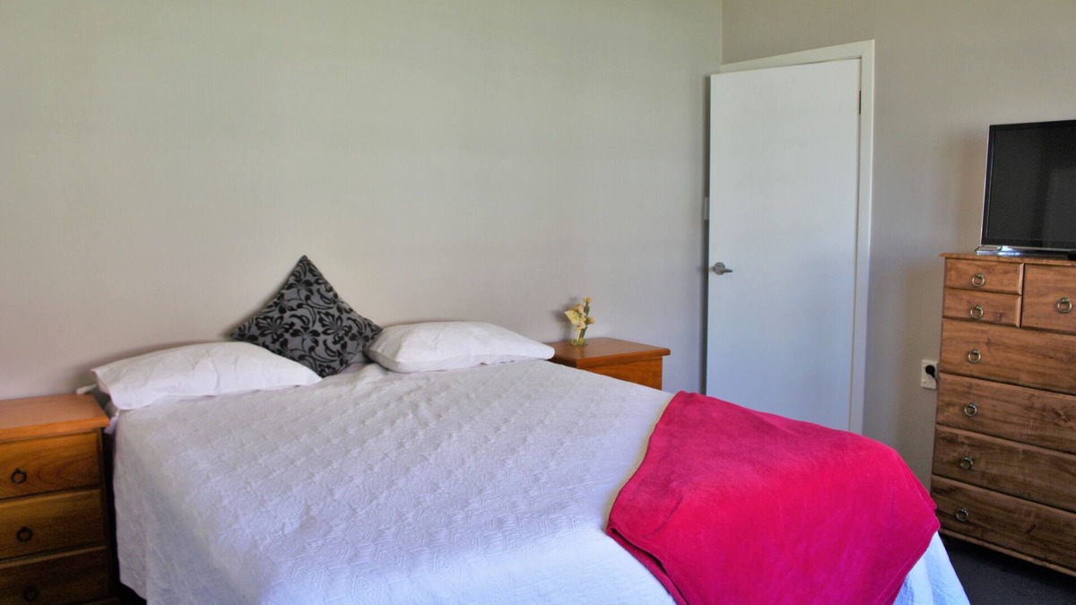 Thames House | A Comfy Break Away