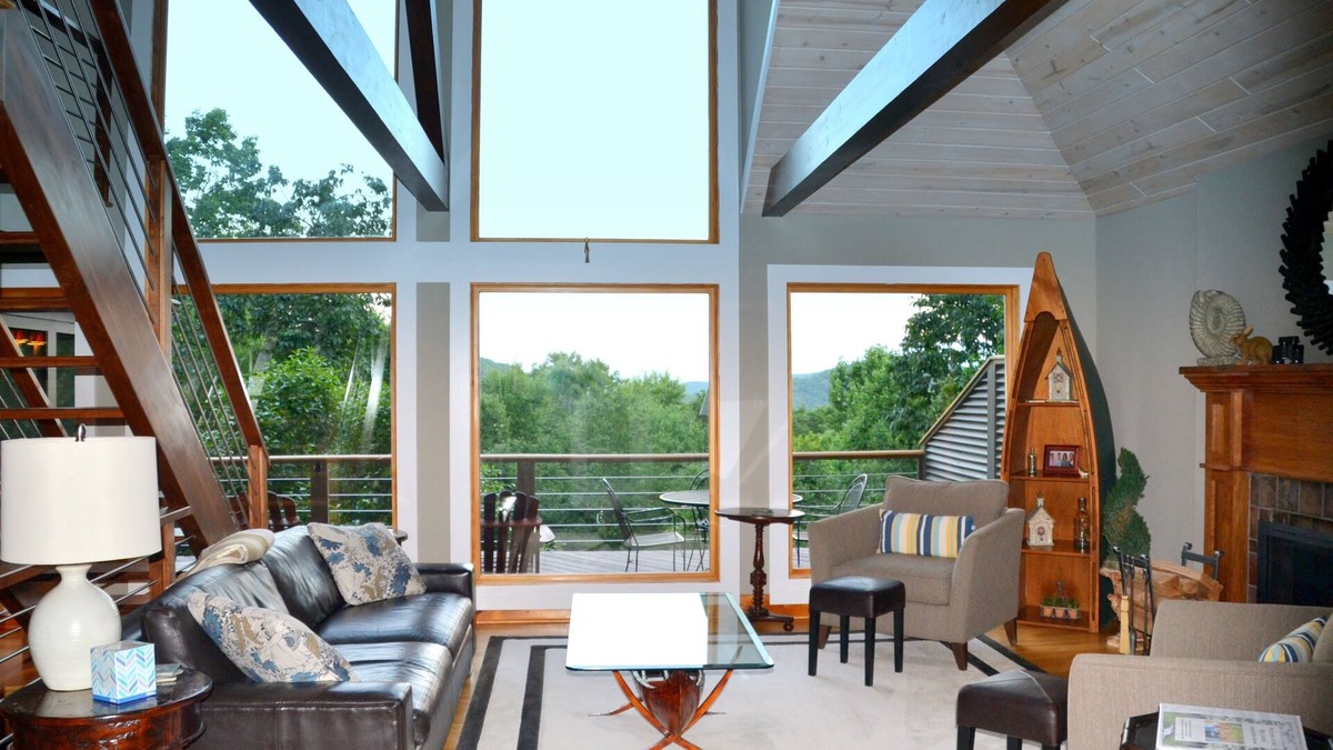 Big Canoe House | A Contemporary Mountain Retreat, a VRBO Bear Stay