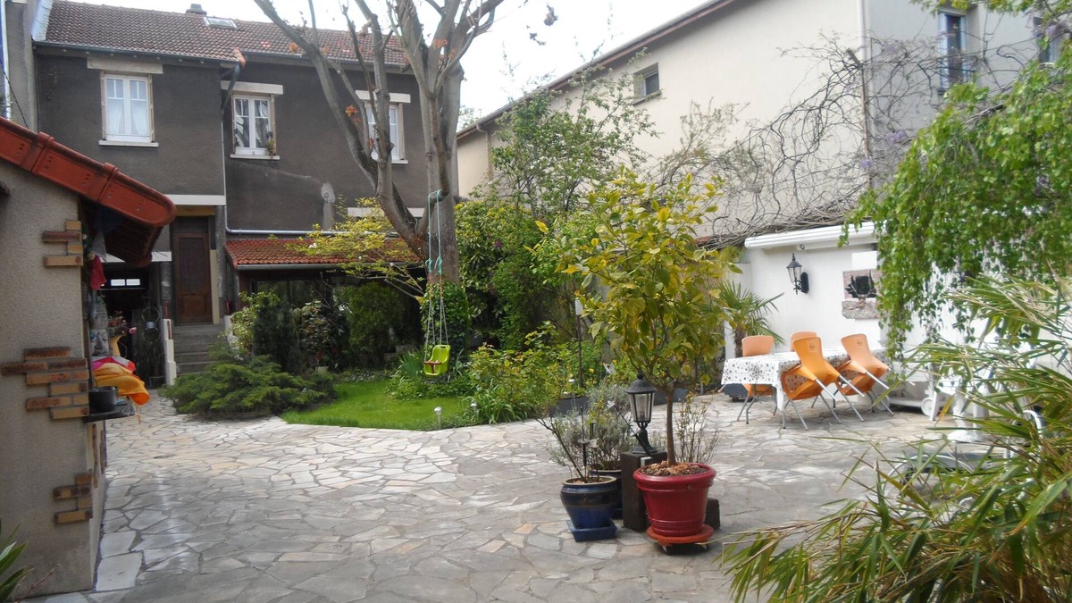 Maisons-Alfort Apartment | A corner of greenery near Paris & Metro