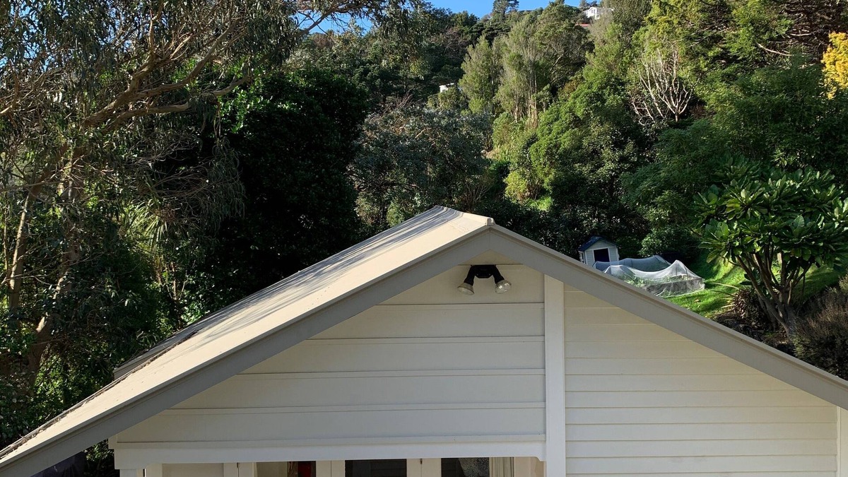 Wellington Cabin | A cosy cabin, near Ōtari bush, and only minutes to Wellington CBD with sauna!