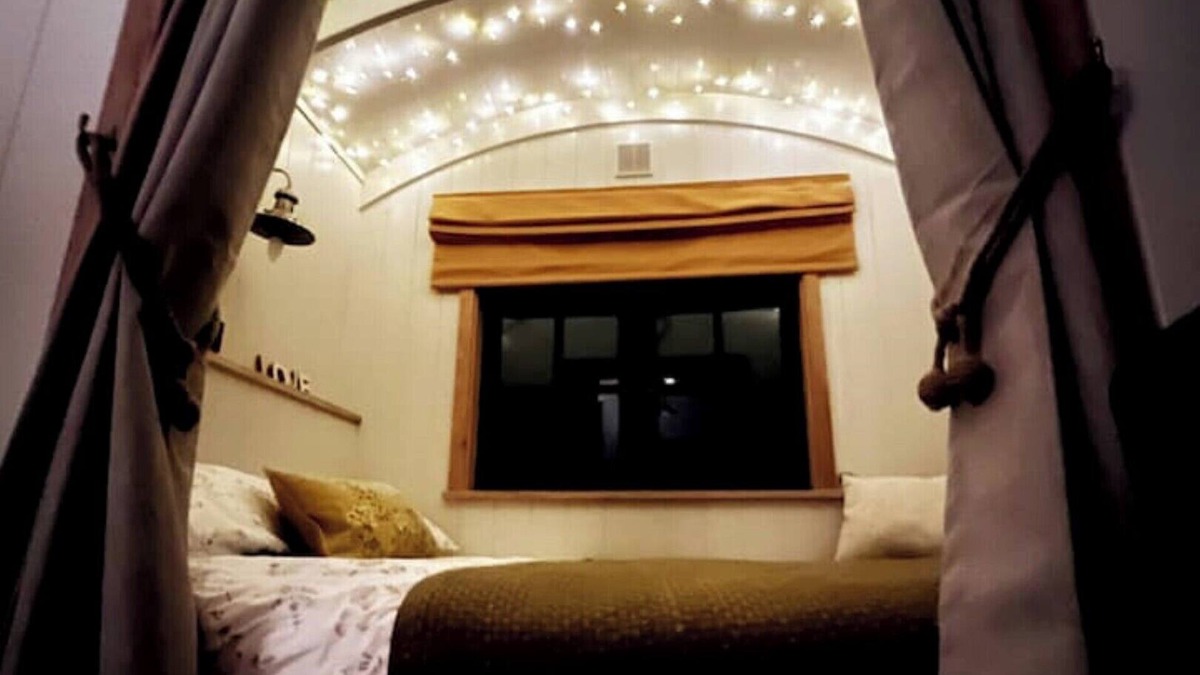 Milland Cabin | A Cosy Shepherd's Hut in Heart of the South Downs National Park