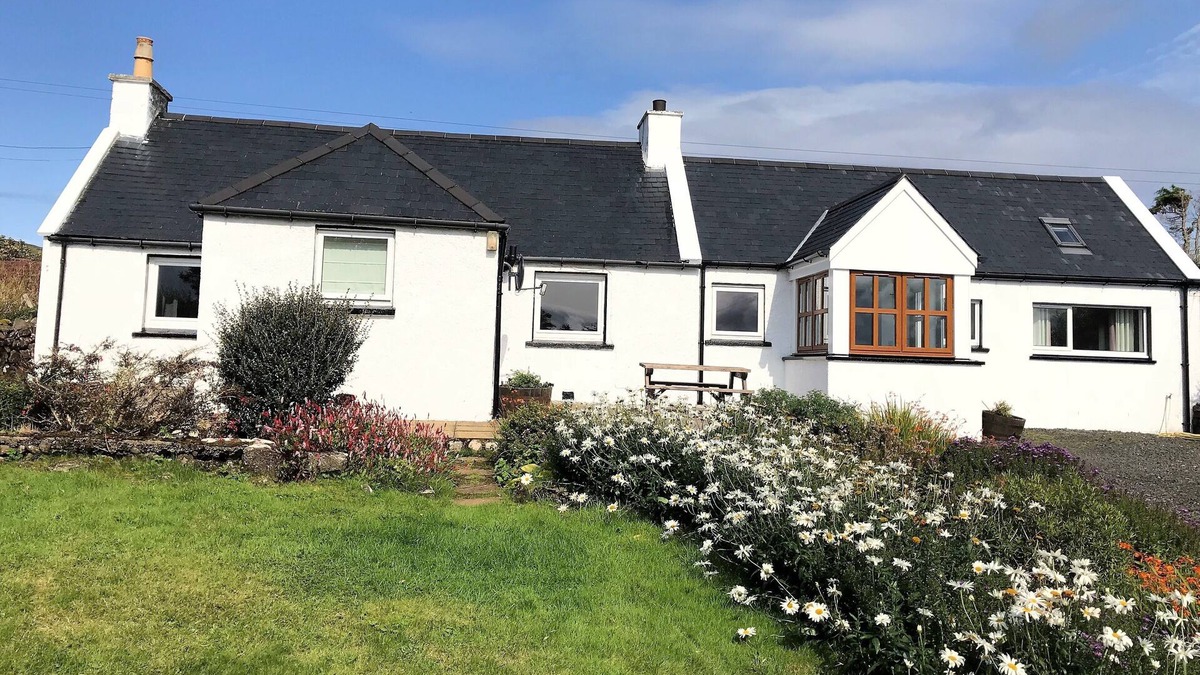 Halistra Cottage | A cosy three bedroomed cottage on the Isle of Skye with stunning sea views.