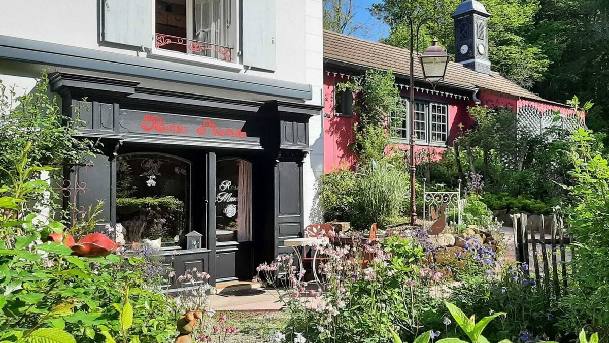 Rougegoutte Cottage | A cottage in a garden in Rougegoutte