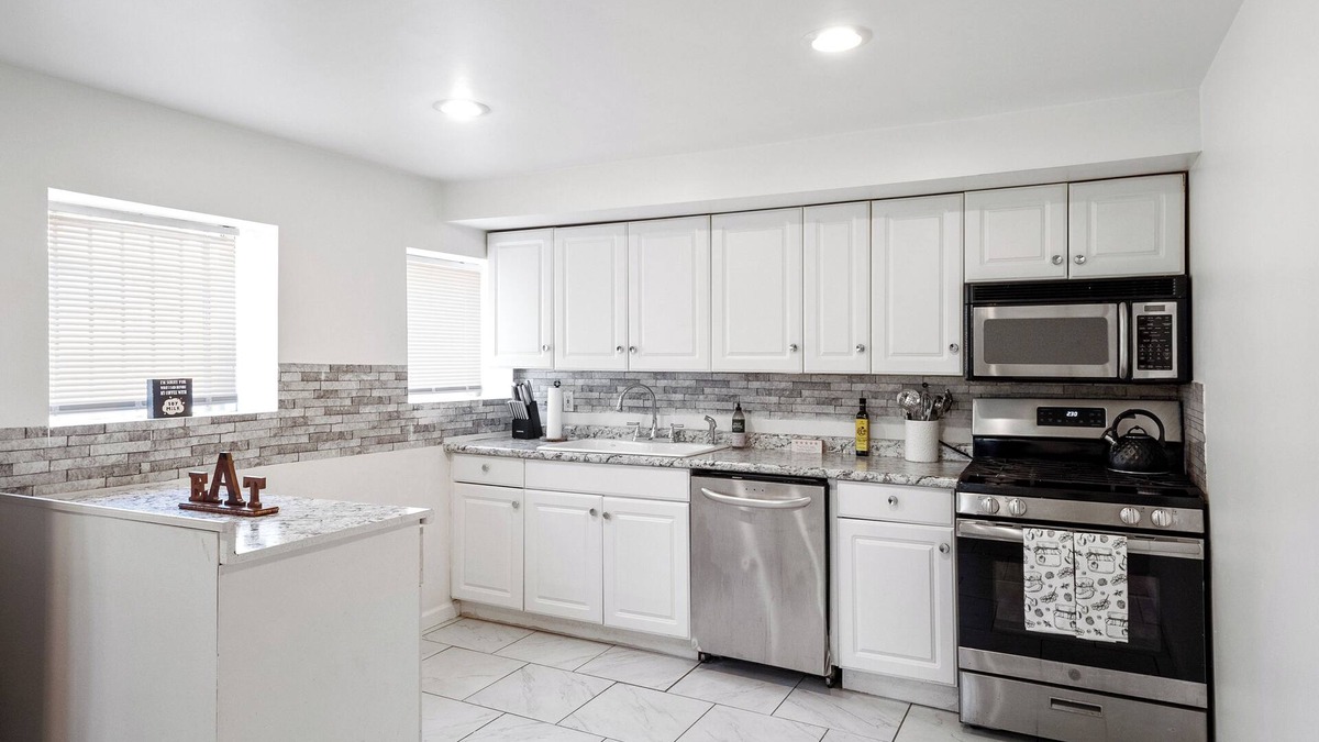 The Gate House | A Cottage in Downtown STL. Sleeps 10