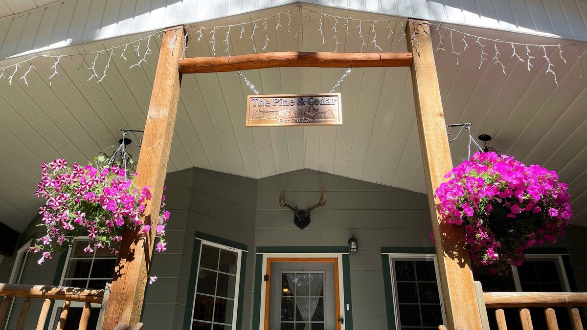 Kootenay Boundary Cottage | A cottage in the woods by the lake