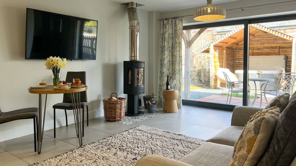 Carlisle Cottage | A cottage that sleeps 2 guests in 1 bedroom