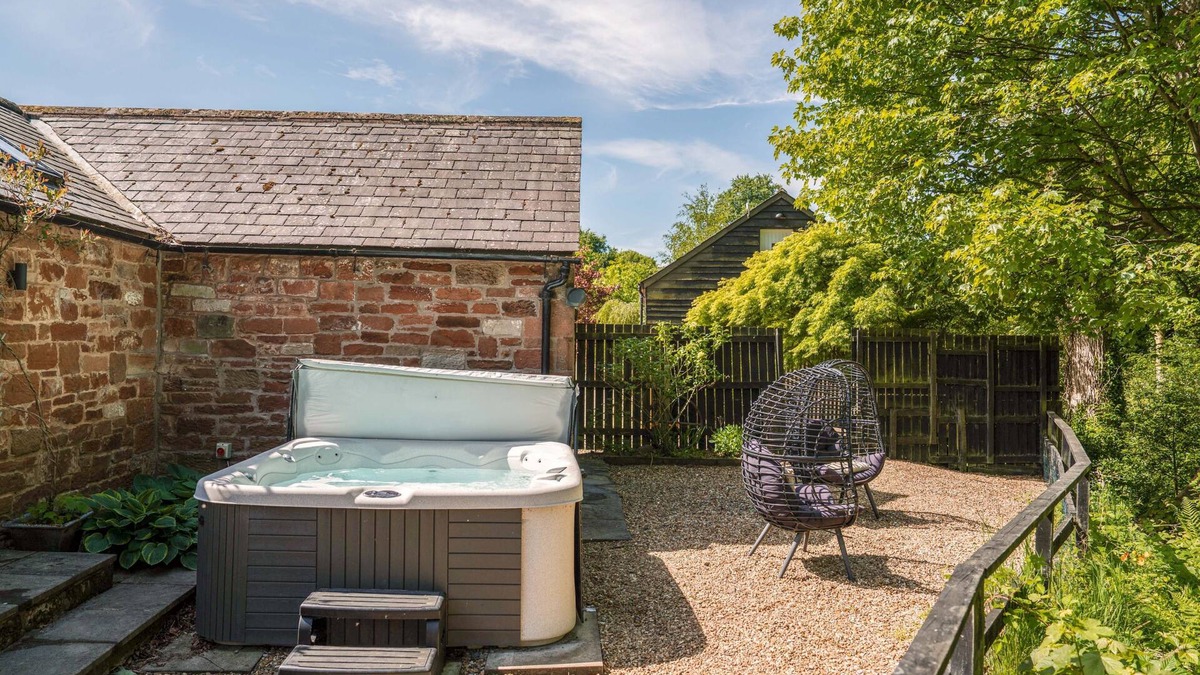 Carlisle Cottage | A cottage that sleeps 2 guests in 1 bedroom
