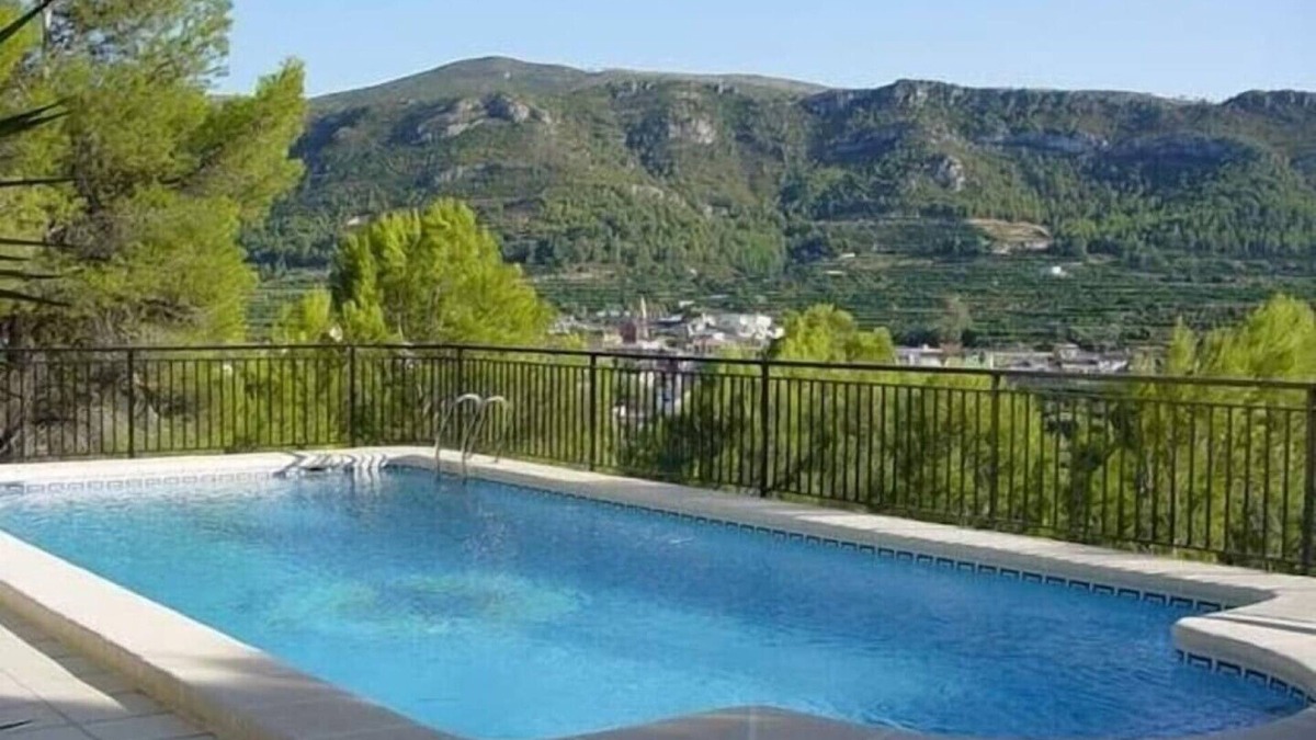 Almisera Villa | A country villa in the beautiful Albaida Valley.