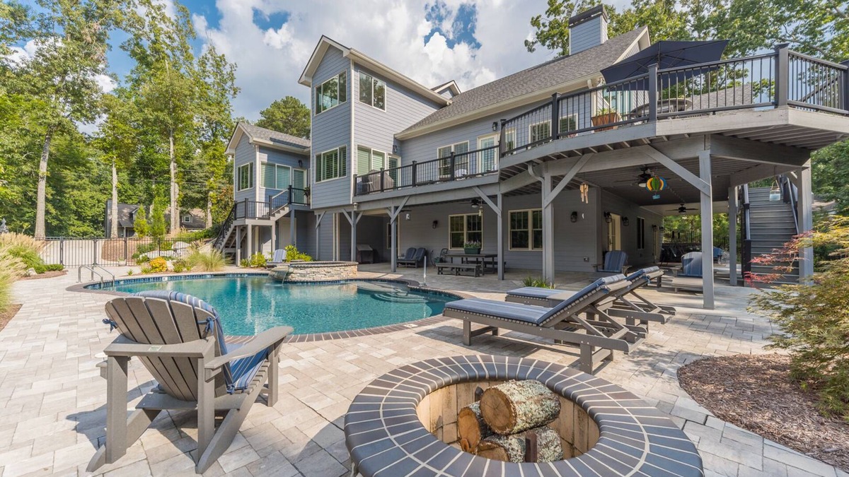 Woodstock Apartment | A Cove of Comfort and Relaxation in a Quiet Lake Community