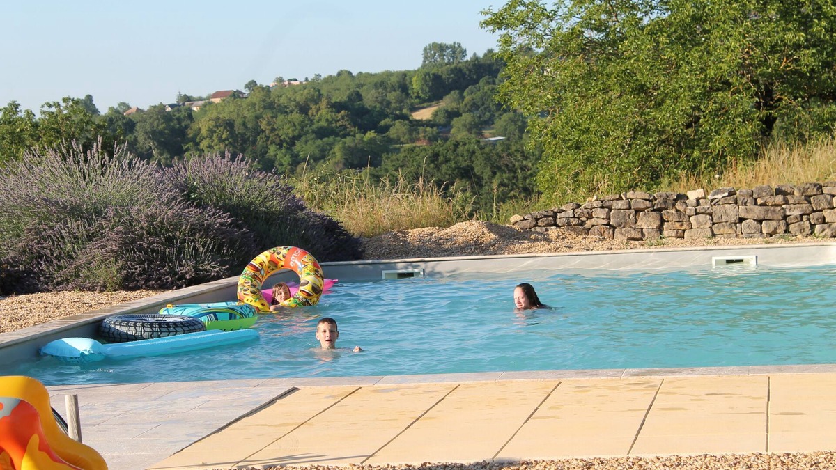 Ayen House | A Cozy Accessible Cottage with a Private Garden Le Mas No 16