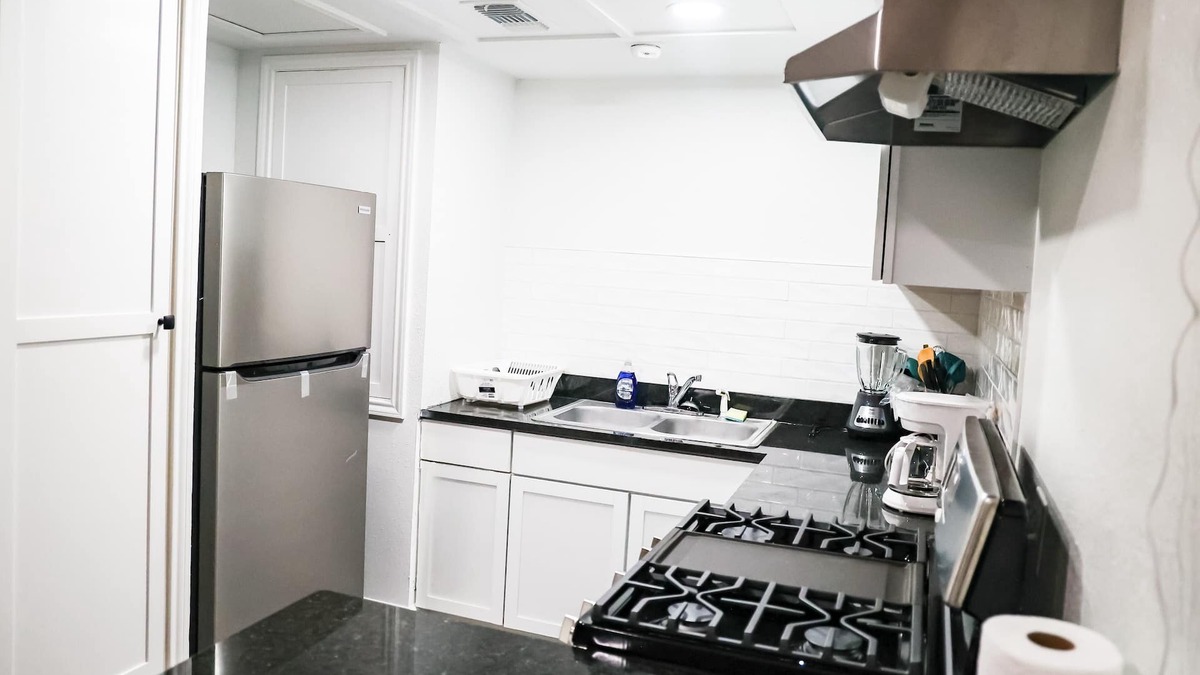 Midland Apartment | A cozy apartment at the center of a vibrant oil city, a home away from home.