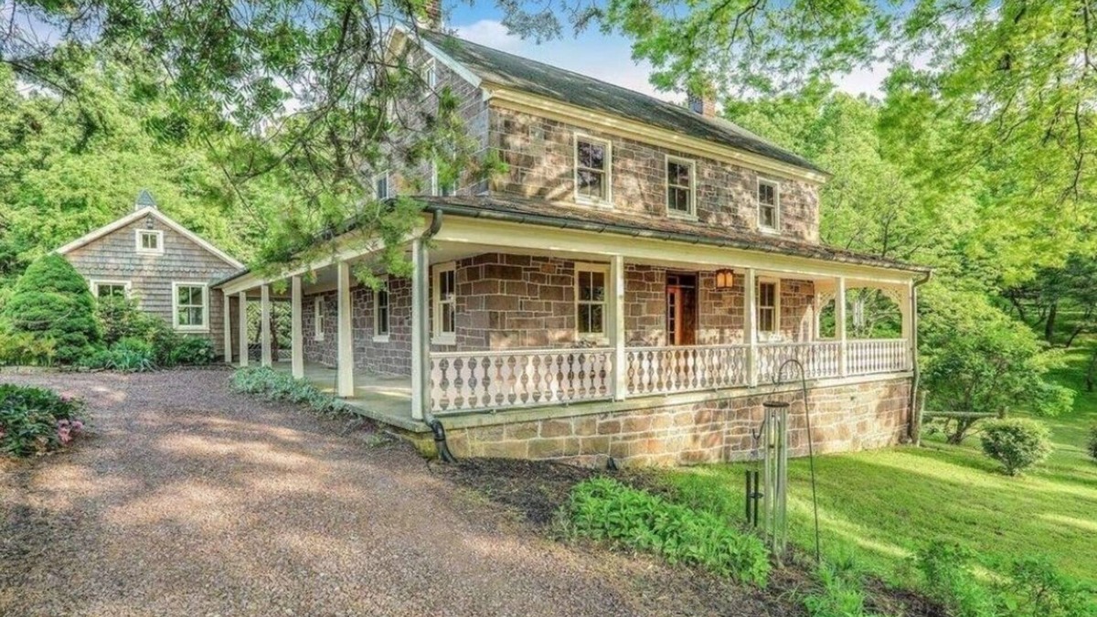 Rossville Other | A cozy, beautifully renovated 1829 farmhouse