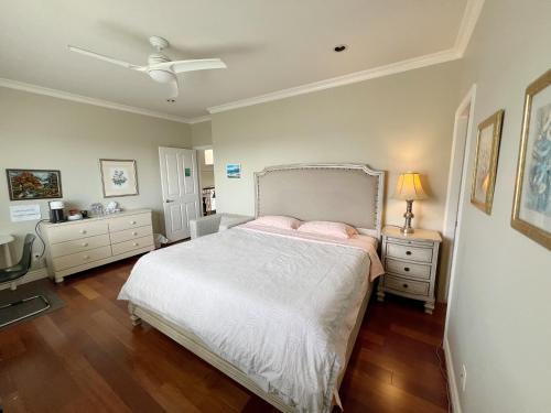 Richmond House | A cozy bedroom with a private washroom close to YVR Richmond