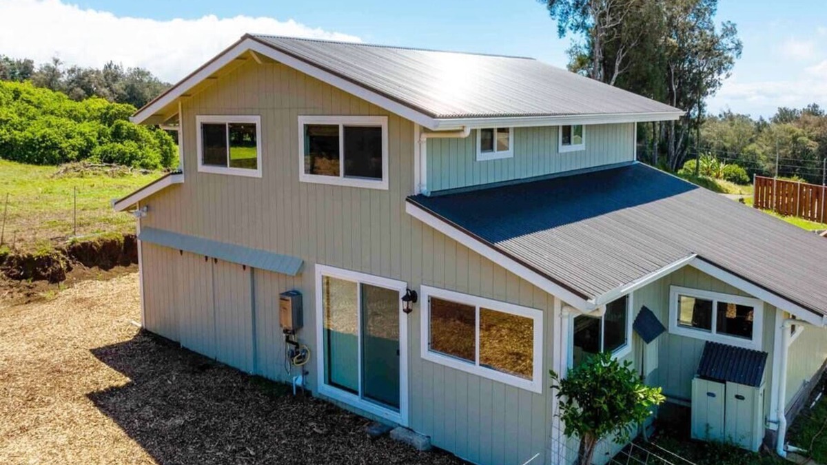 Hawi House | A Cozy Cabin in the Country